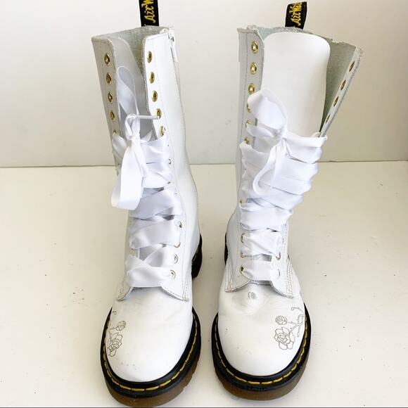 Dr. Martens RARE wedding 1c57 rose etched tall 14 hole ribbon laced boots - Picture 2 of 16